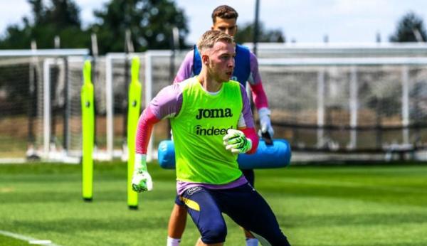 Matthew Cox gia nhập Barnet theo dạng cho mượn từ Brentford