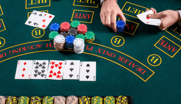 Poker tại Game bài đổi thưởng chinh phục người chơi bằng tư duy chiến thuật và những ván bài hấp dẫn