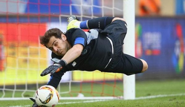 Thủ môn bắt penalty hay nhất thế giới và những bậc thầy tâm lý trên chấm 11m